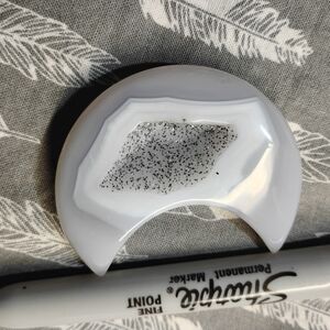 White and Gray Crescent Agate Slice